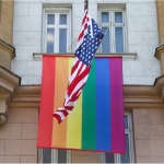 Toshkentdagi AQSH elchixonasiga LGBT bayrog‘i ilinishi mumkin