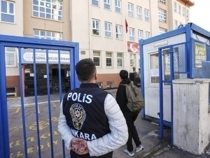 Turkiyadagi maktablar politsiya nazoratiga olindi