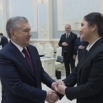 Mirziyoyev shaxmatchi Gulruhbegim Tohirjonova bilan gaplashdi (video)