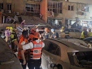 Эрон эрта тонгда Исроилга зарба берди. Қурбонлар бор 