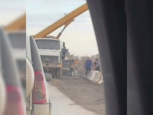 Навоийда яна автобус ағдарилиб кетди