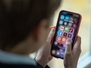 Испания 16 ёшгача бўлган болаларнинг ижтимоий тармоқларга киришини тақиқлайди