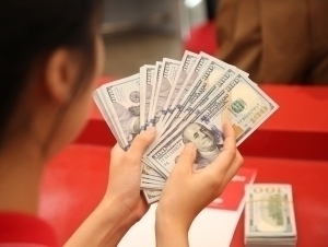 Dollarning rasmiy kursi pasaydi