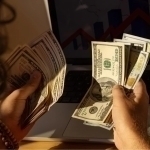 Dollar kursi ketma-ket yettinchi kun ko‘tarildi