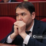 Сурхондарёлик депутатнинг турмуш ўртоғи Расул Кушербоевни марҳум онасидан сўкди (видео)