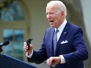 Bayden AQSHda qurol nazoratini kuchaytirmoqchi 