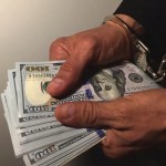 “Sezon” boshlandi: Qashqadaryoda “Milliy sertifikat” uchun 17 ming dollar olayotgan shaxslar ushlandi 
