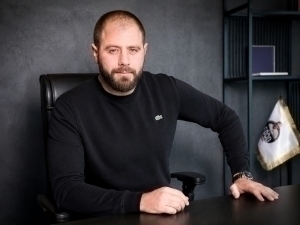 Машҳур блогер наркотик савдосида гумонланиб, қўлга олинди