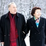 Қозоғистонда Назарбоевнинг ўзи қолиб хотинини улуғлаш бошланди