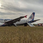 Rossiyada bortida 170 kishi bo‘lgan samolyot favqulodda qo‘ndirildi