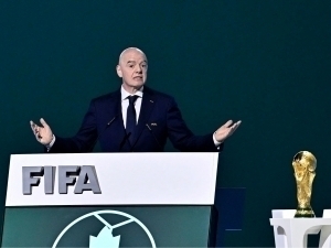 Infantino muxlislarni hot-dog va kola bilan mehmon qilmoqchi 