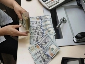 Доллар курси яна пастлади