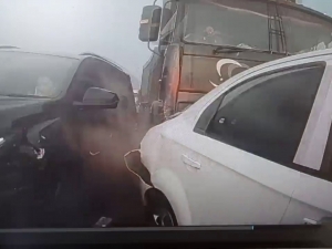 Truck dragged 7 cars in Samarkand (video)