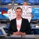 “1991 yilni eslatdi”. Rossiyada jurnalist ayolning studiyaga bostirib kirishi sahnalashtirilganmi?