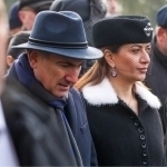 Bosh vazir 30 yillik xotini bilan ajrashdi (video)