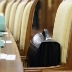 Ikki davlatda hukumat iste’foga chiqdi