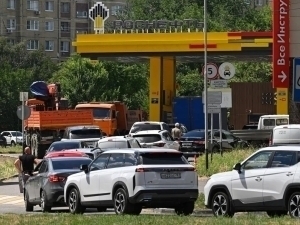 Rossiyada benzinga navbat kutganlar tartibsizliklar keltirib chiqardi 