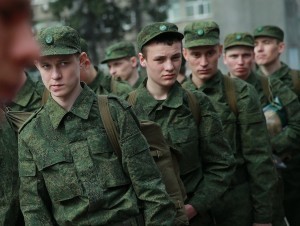 Россияда муддатли ҳарбий хизматчиларнинг ёши беш йилга оширилди