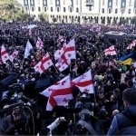 Грузияда ҳукуматга қарши навбатдаги намойиш бошланди