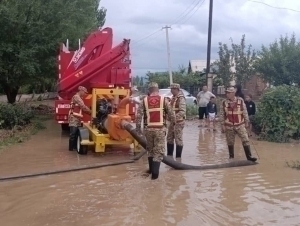 Issiqko‘lda sodir bo‘lgan sel oqibatida uy va mashinalar suv ostida qoldi