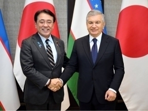 Ўзбекистон Президенти Япония савдо вазири билан учрашди