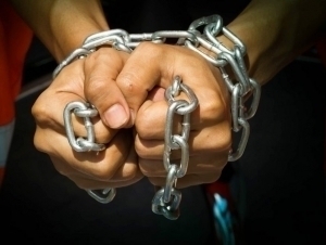 Интернет тузоғи: катталар ҳам асирга айланяптими?