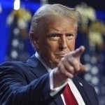 Трамп АҚШ маълум муддатгача Эронга ҳужум қилмаслигини айтди