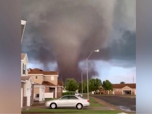 АҚШга кучли торнадо ёпирилди (видео)