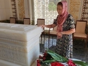 Tatyana Karimova visited the grave of the First President