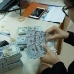 Dollar kursi pasaydi