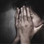 O‘qituvchi 24 o‘quvchi qizga jinsiy zo‘ravonlik qilganlikda ayblanmoqda