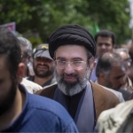 “Mujtabo Xomanaiy ikkinchi o‘rinda”. Eronni kim boshqarmoqda?