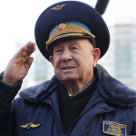 Очиқ фазога биринчи чиққан фазогир вафот этди