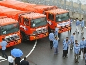 Трамп КХДРга халқаро ёрдамни тиклашни маъқулламоқчи