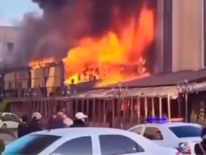 Қаршидаги кафега ўт кетди (видео)