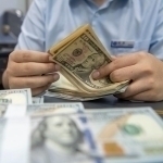 Dollar kursi yana pasaydi