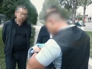 Қозоғистонда вазир ўринбосари ҳибсга олинди (видео)