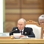 Путин Ашхободдаги форум иштирокчиларини BRICS саммитига таклиф қилди