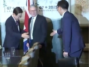 Starmer Koreya Prezidentini tarjimon bilan adashtirib yubordi (video)