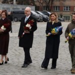 Zelenskiy va Latviya Prezidenti Lvovdagi qabristonga bordi (fotogalereya)
