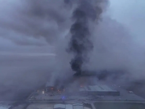 Gretsiyadagi pechene fabrikasida yong‘in chiqdi. Qurbonlar bor (video)