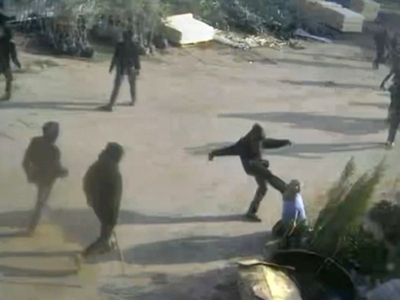 Isroil ko‘chmanchilari falastinlik qariyani kaltakladi (video) 