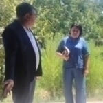“Jarima urasiz”. Shahrisabz hokimi uylardan birida “tozalik reydi” o‘tkazdi (video)