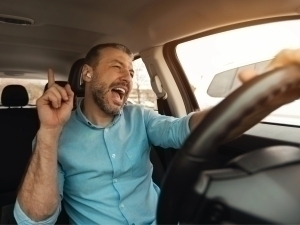 Машҳур мусиқий альбомлар сабабли ўлимли автоҳалокатлар кўпайган – тадқиқот
