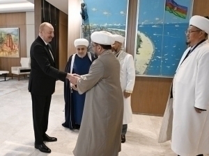 Mufti Nuriddin Kholiqnazarov conveyes President Mirziyoyev's regards to Azerbaijan's President