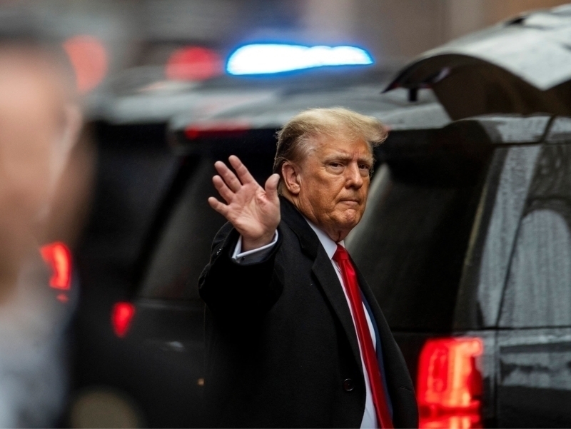 Трамп жинсий тегажоғлик иши бўйича $5 млн компенсация тўлади