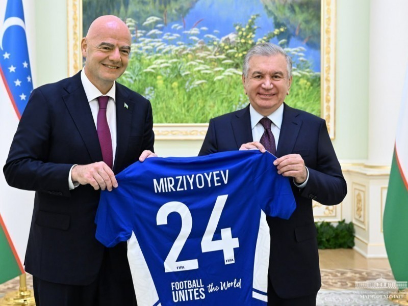 Мирзиёев FIFA раҳбари билан учрашди (фото)