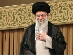 86 ёшли Эрон Олий раҳбари кучли босим остида қолди