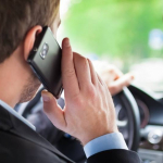 Haydovchi avtomobilda telefondan foydalansa haydovchilik huquqidan olti oyga mahrum etilishi mumkin