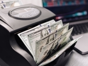 Dollar kursi 12 ming so‘mdan oshdi